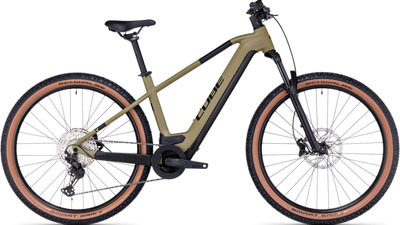 Zu sehen ist ein braunes Cube Reaction Hybrid Fahrrad.