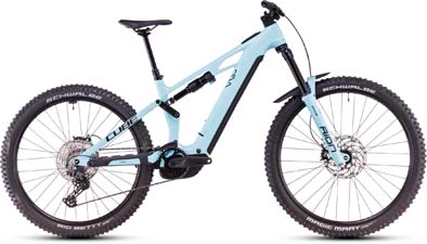Zu sehen ist ein hellblaues Cube Stereo Hybrid ONE77 HPC Race E-Bike.