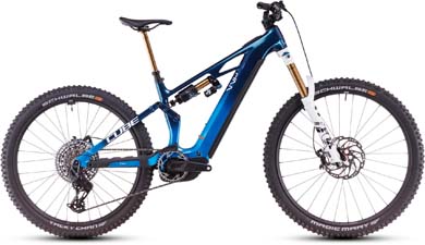 Zu sehen ist ein blaues Cube Stereo Hybrid ONE77 HPC TM E-Bike, mit weißen Details und goldenen Stoßdämpfern.