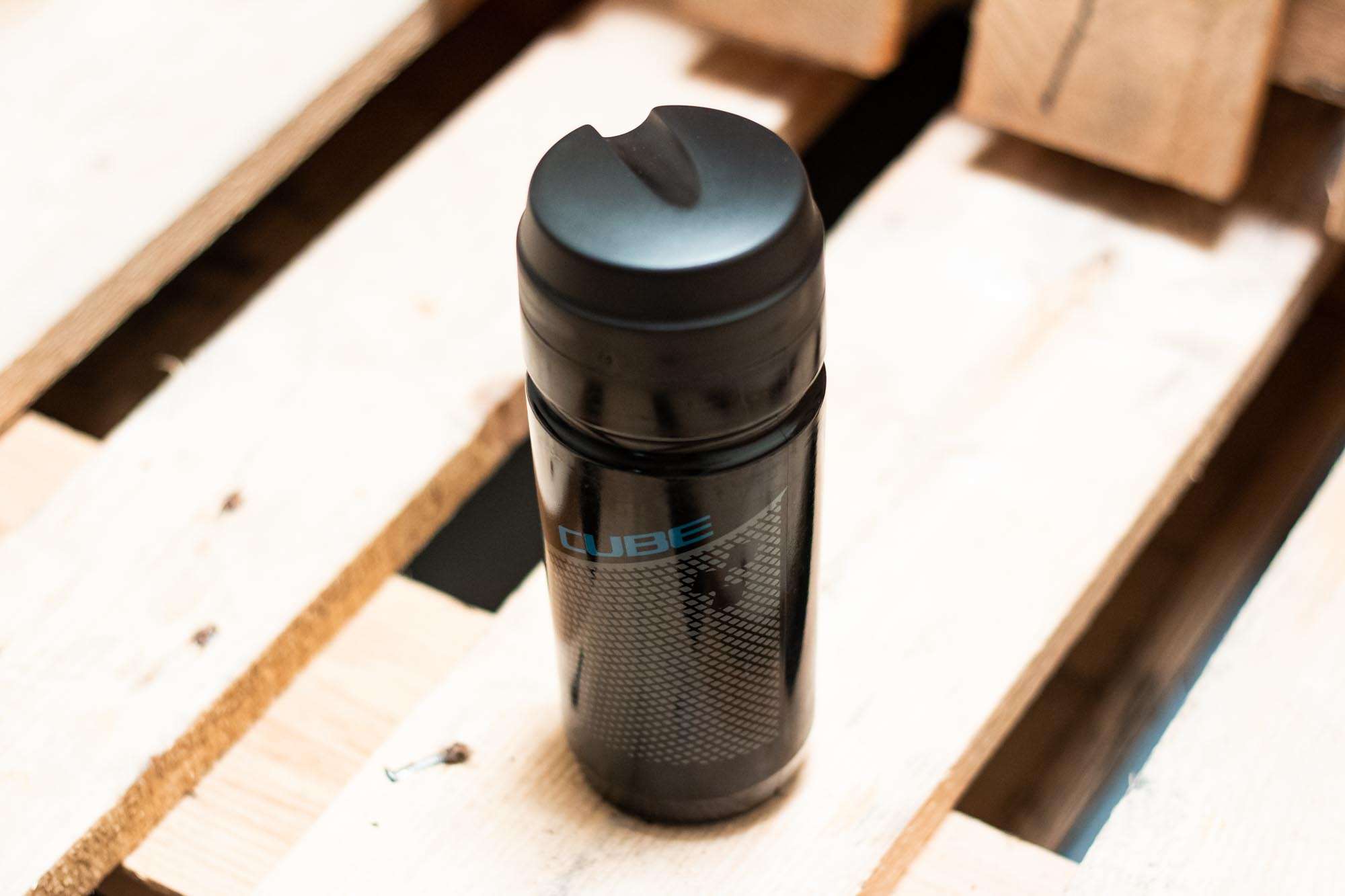 Cube Werkzeugflasche 0,6l black n grey n blue jetzt