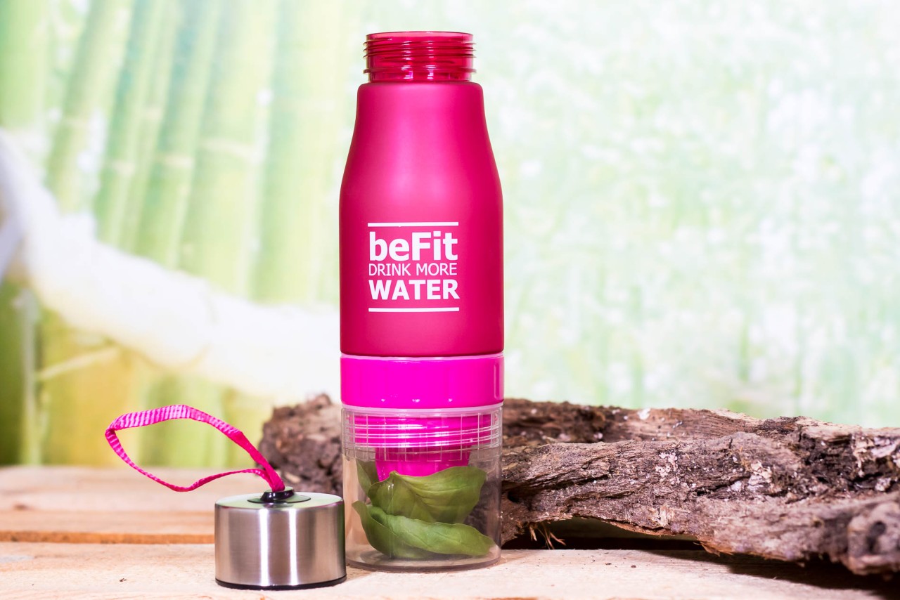 Trinkflasche mit Zitronenpresse & Fruchtbehälter 650ml Pink